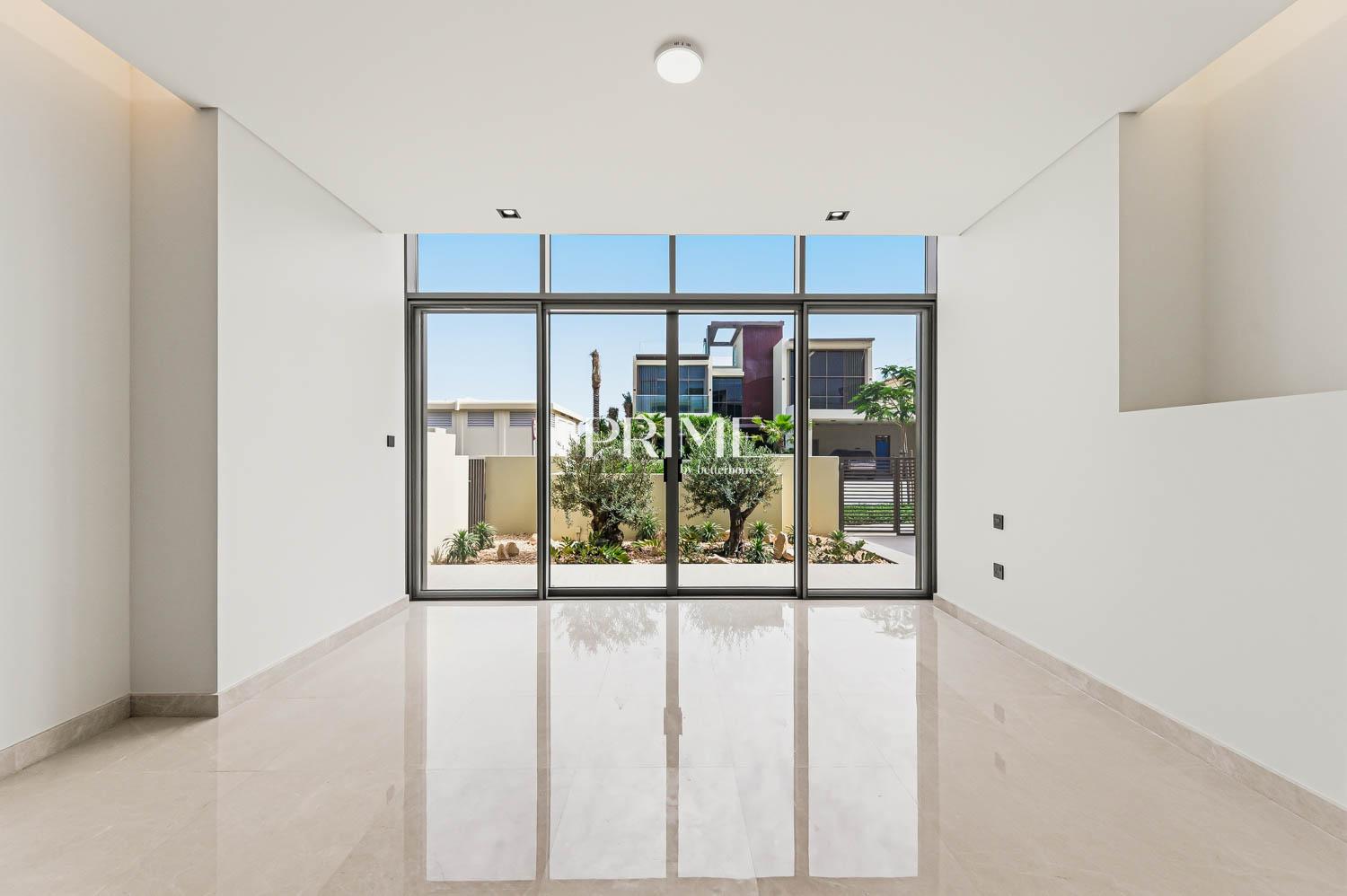 5 Bedrooms Villa in Golf Place 2