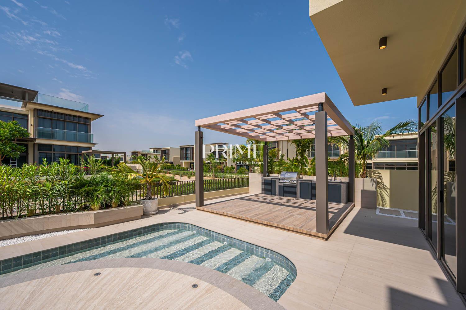 5 Bedrooms Villa in Golf Place 2