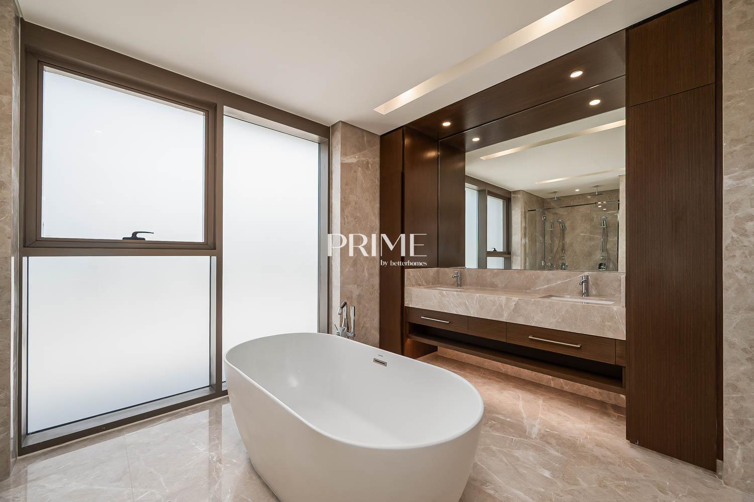 5 Bedrooms Villa in Golf Place 2