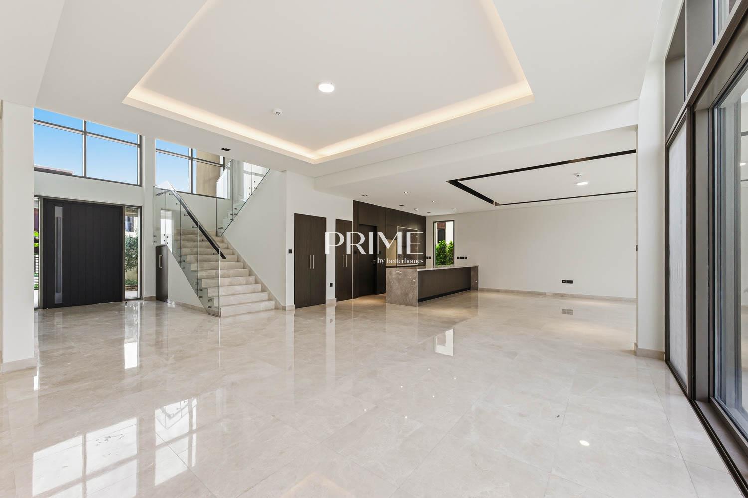 5 Bedrooms Villa in Golf Place 2