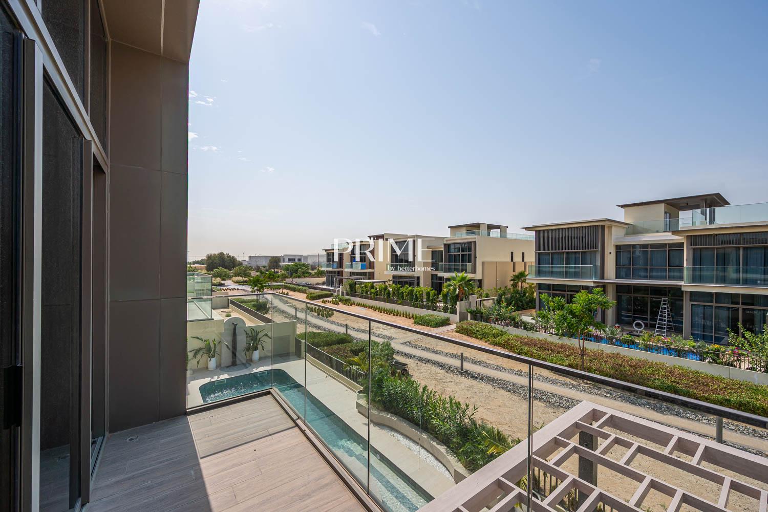 5 Bedrooms Villa in Golf Place 2