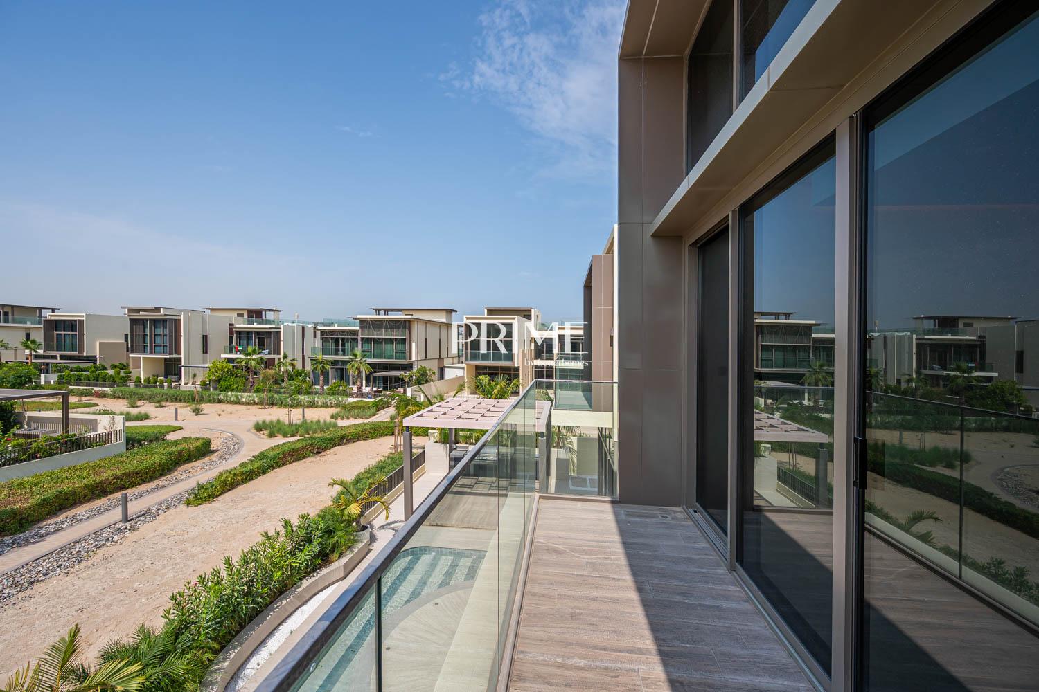 5 Bedrooms Villa in Golf Place 2