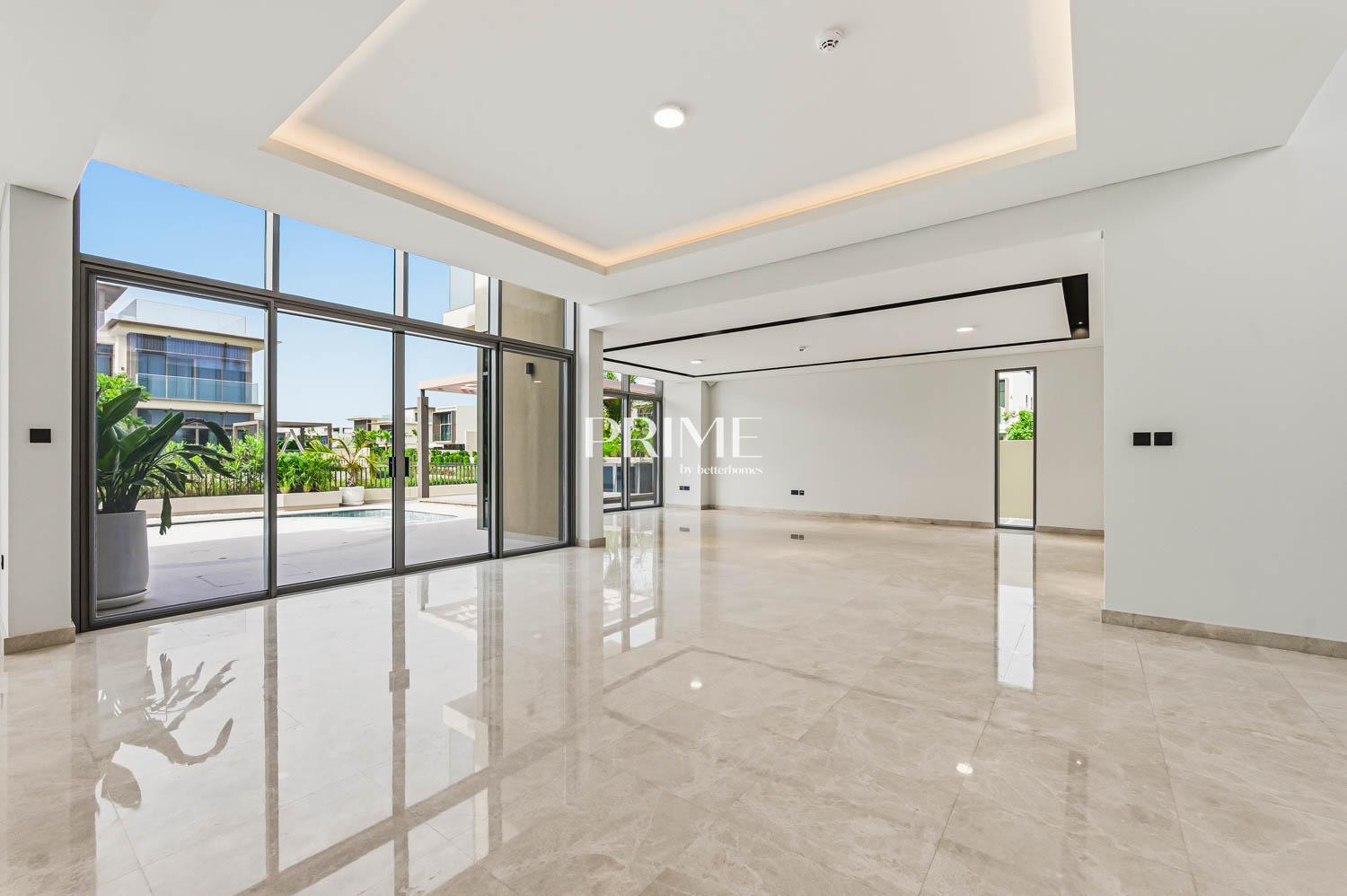 5 Bedrooms Villa in Golf Place 2