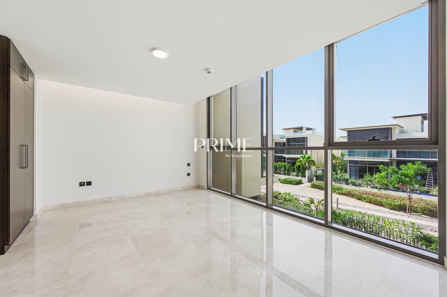 5 Bedrooms Villa in Golf Place 2