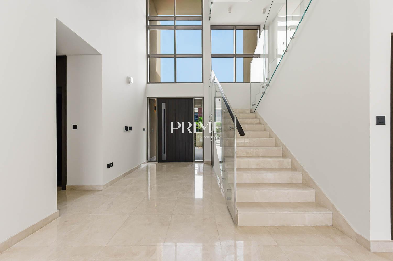5 Bedrooms Villa in Golf Place 2