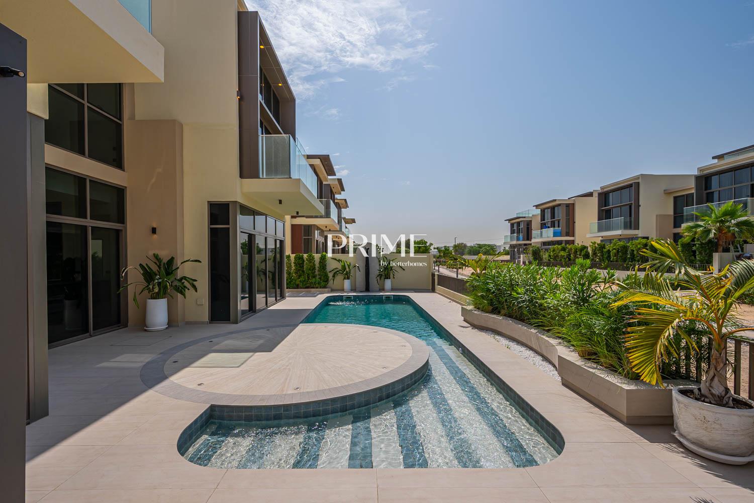 5 Bedrooms Villa in Golf Place 2
