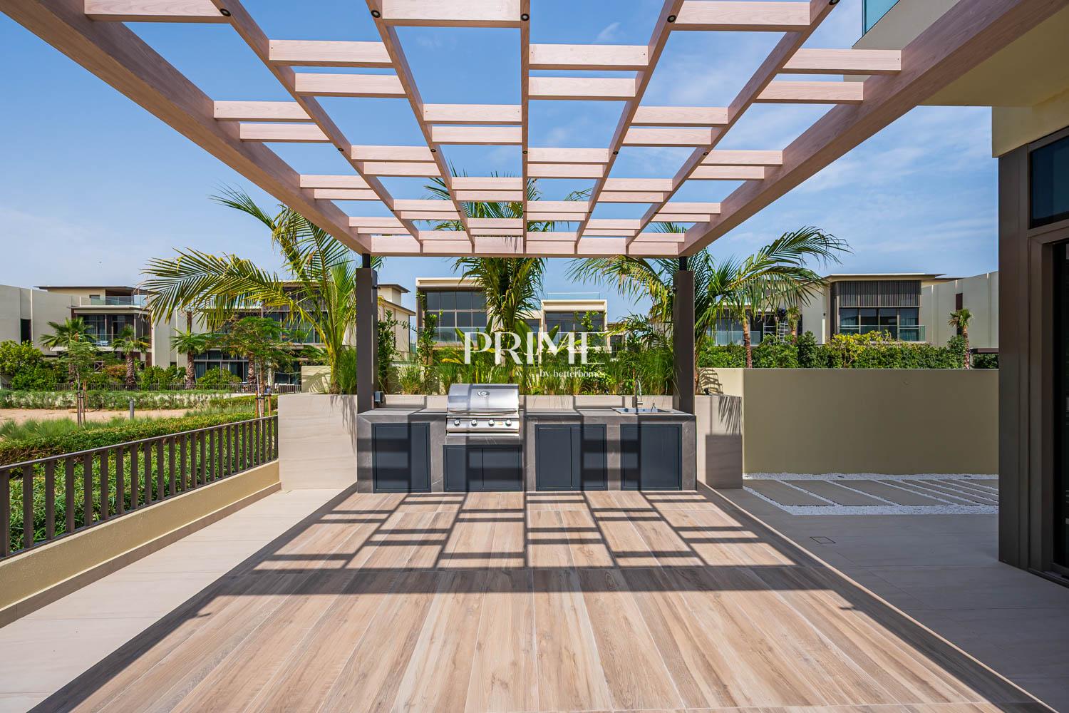 5 Bedrooms Villa in Golf Place 2