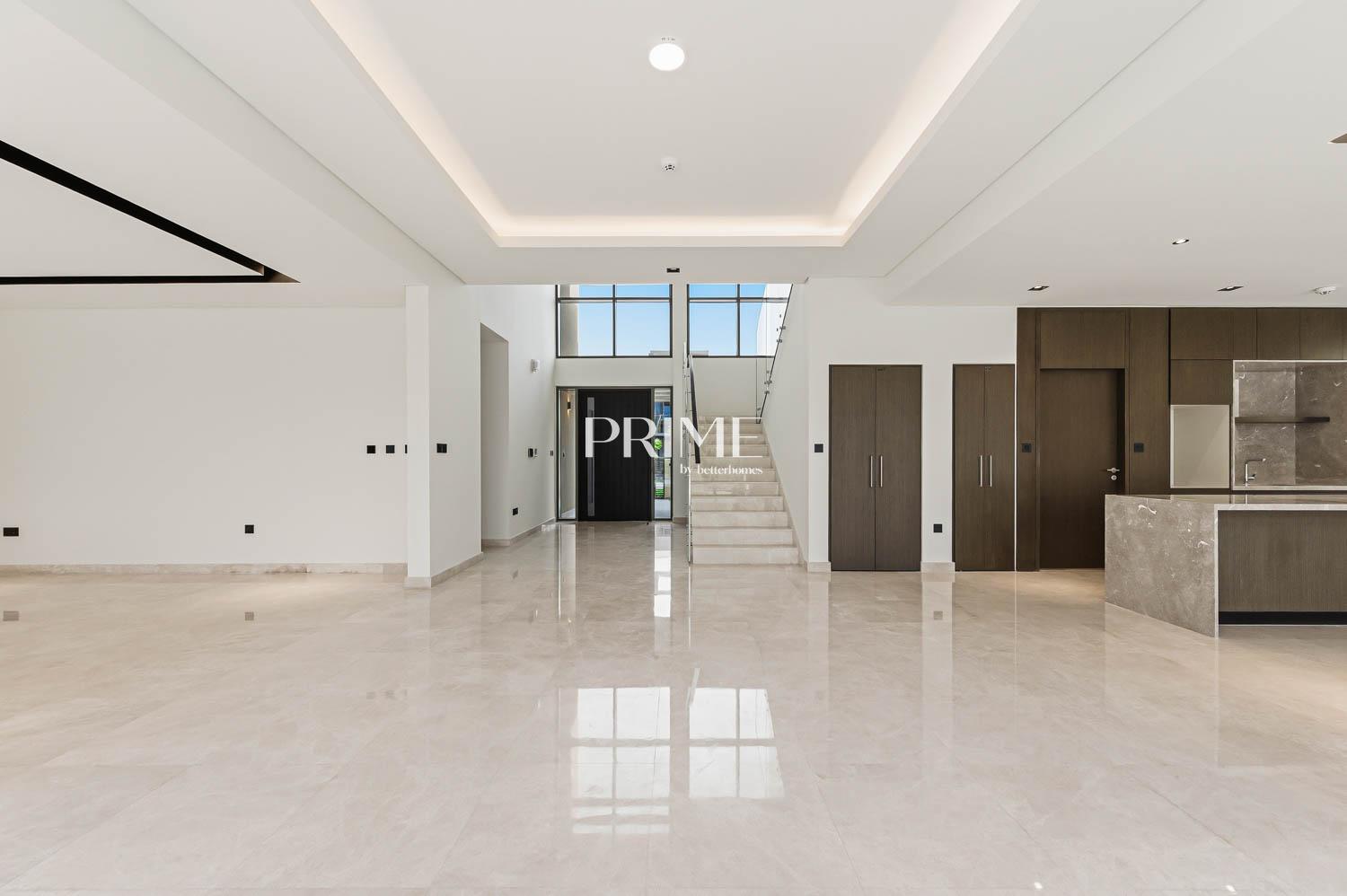 5 Bedrooms Villa in Golf Place 2