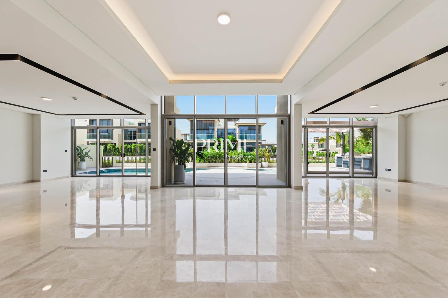 5 Bedrooms Villa in Golf Place 2