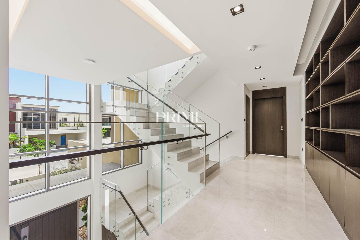5 Bedrooms Villa in Golf Place 2