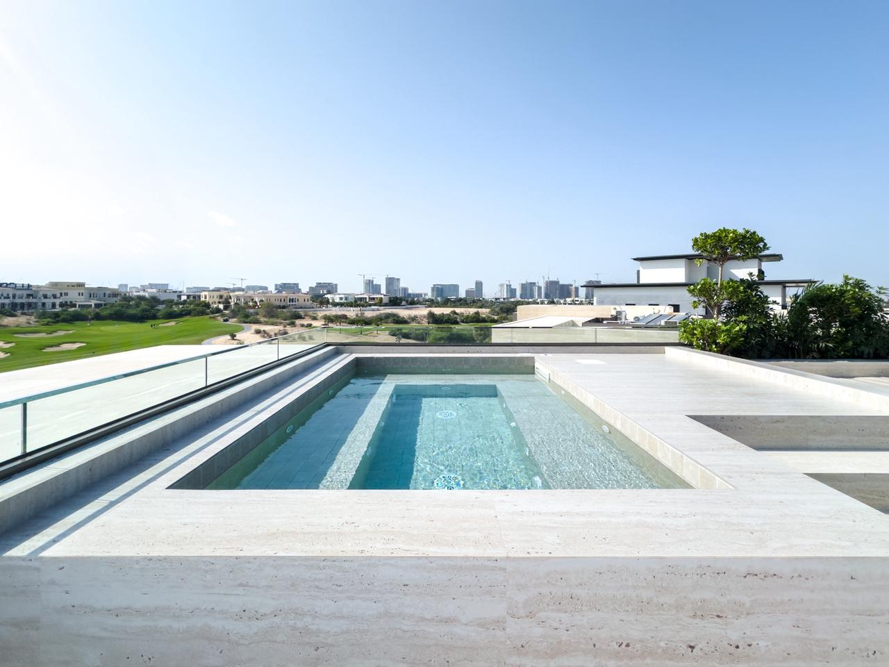 6 Bedrooms Villa in Golf Place 2