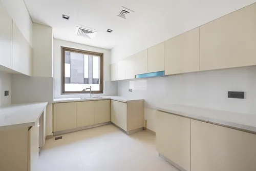 6 Bedrooms Villa in Golf Place 2