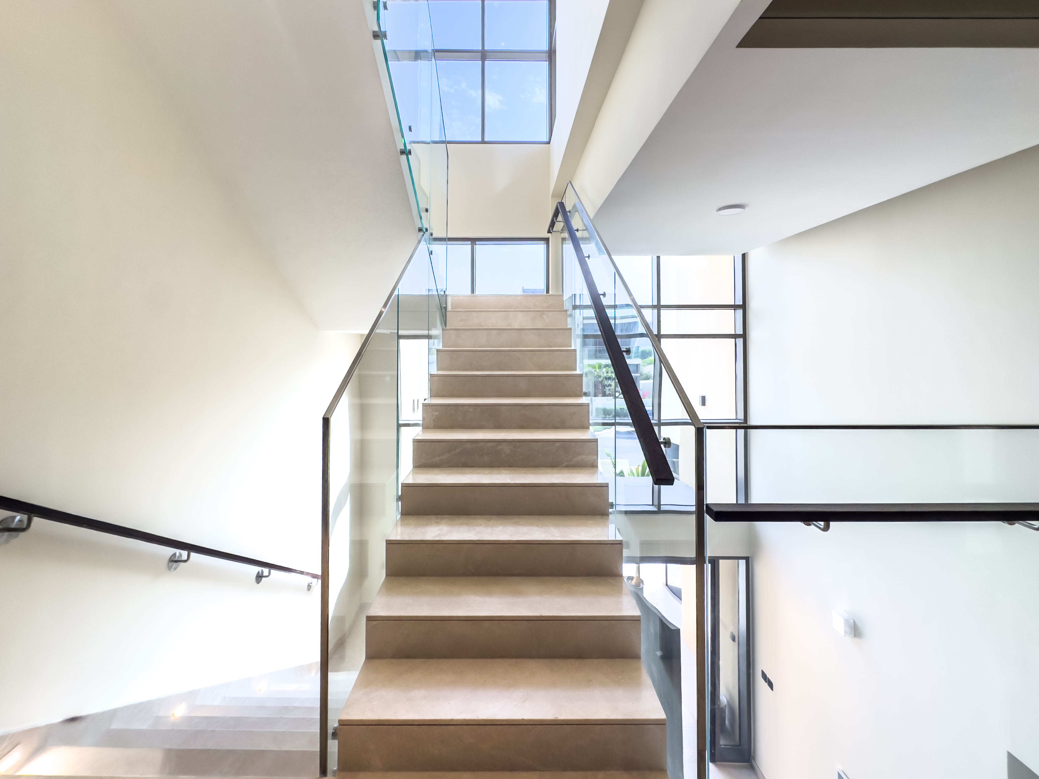 5 Bedrooms Villa in Golf Place 2