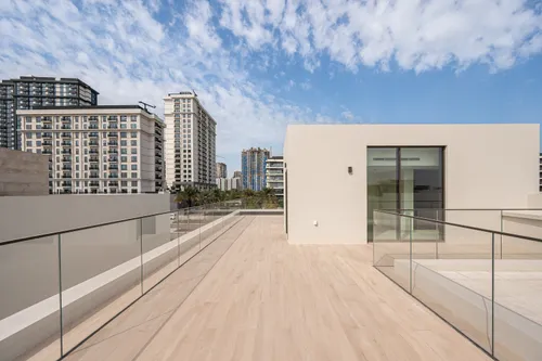 5 Bedrooms Villa in Address Hillcrest