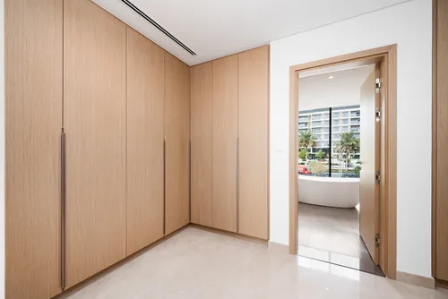 5 Bedrooms Villa in Address Hillcrest