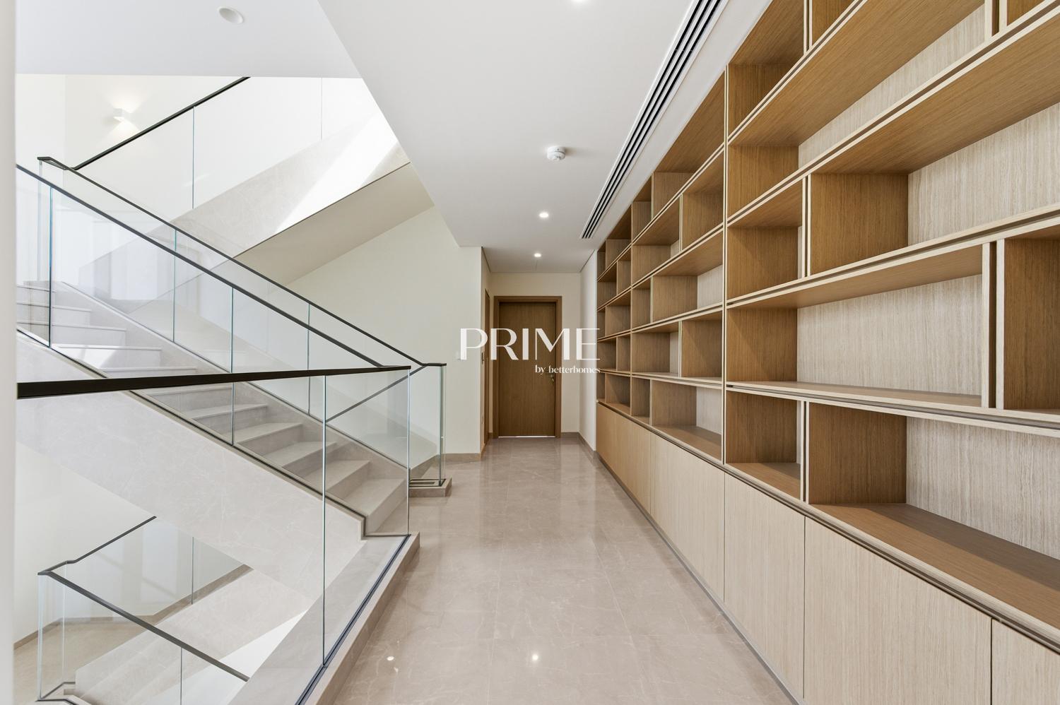 5 Bedrooms Villa in Address Hillcrest