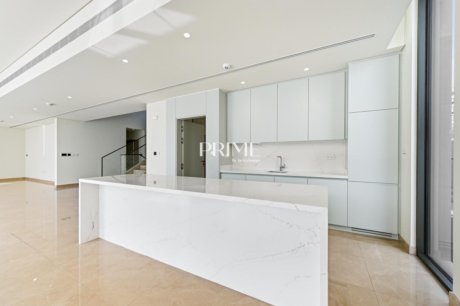 5 Bedrooms Villa in Address Hillcrest