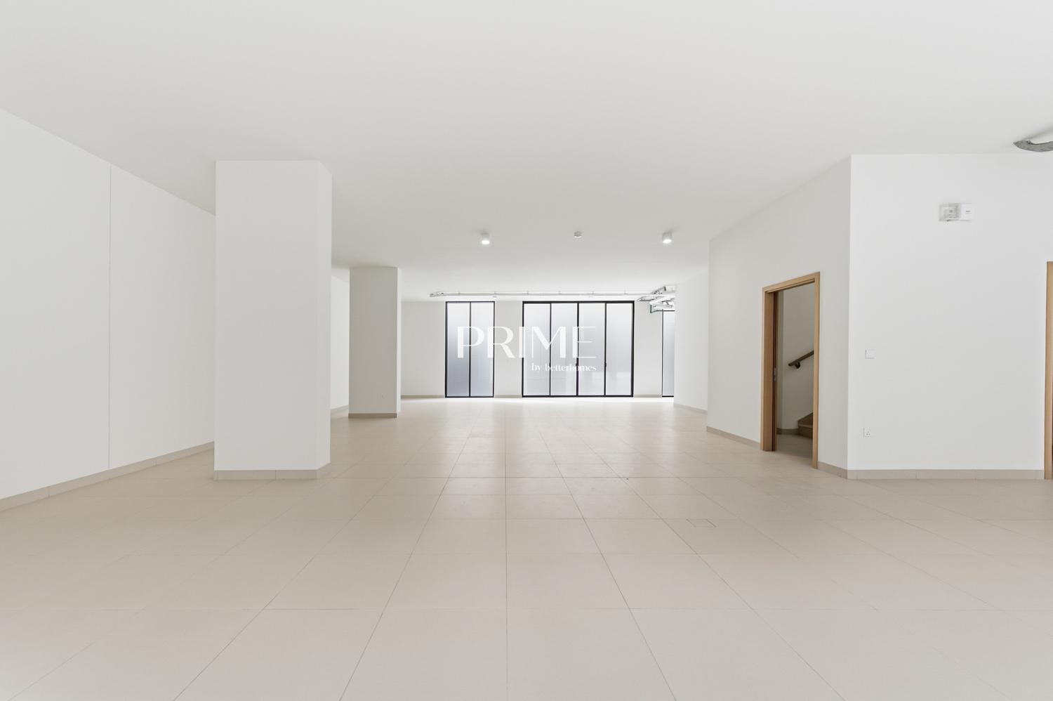 5 Bedrooms Villa in Address Hillcrest