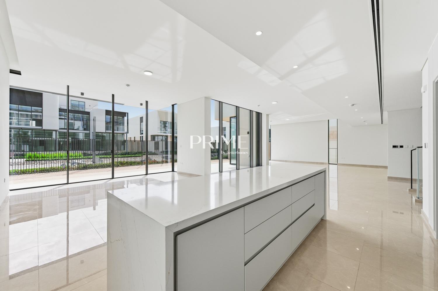 5 Bedrooms Villa in Address Hillcrest