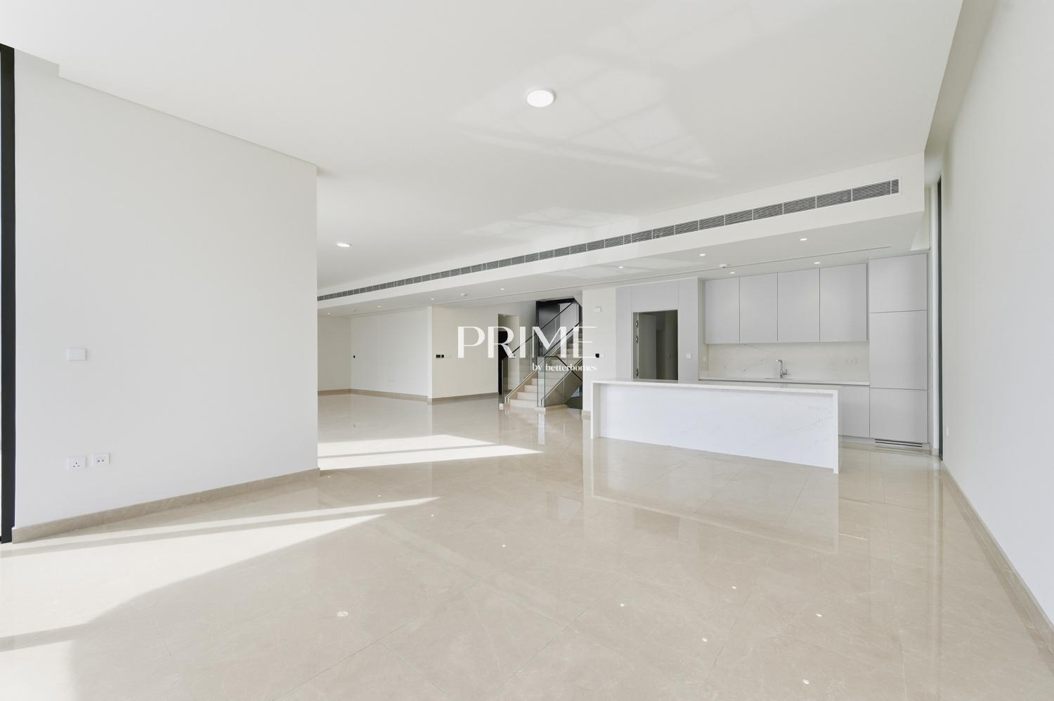 5 Bedrooms Villa in Address Hillcrest