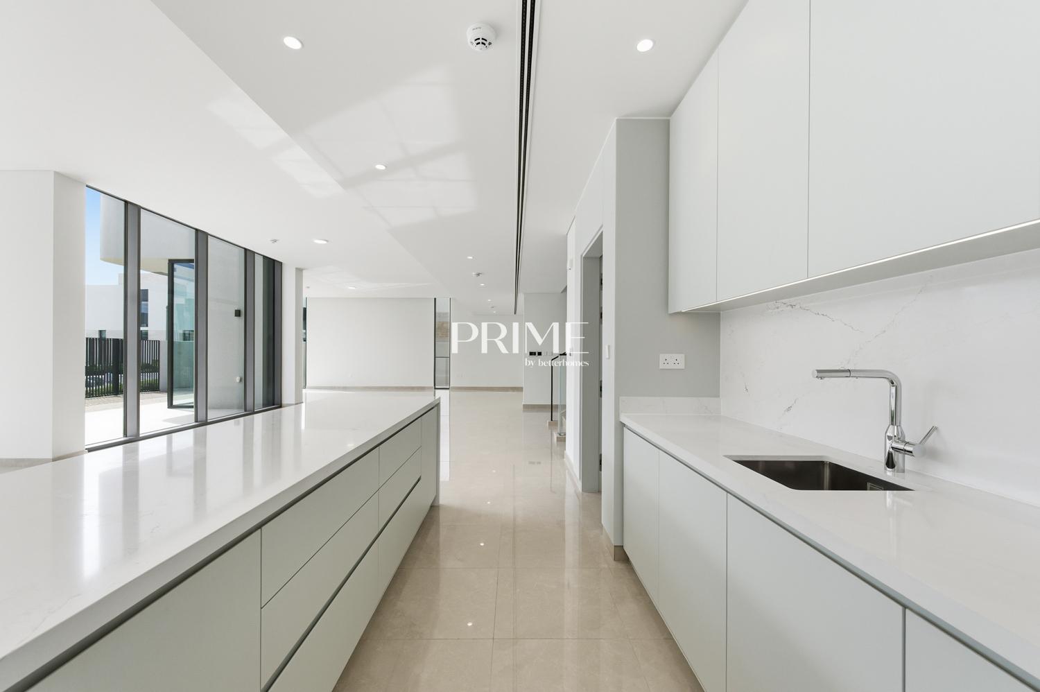 5 Bedrooms Villa in Address Hillcrest