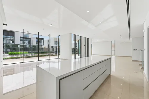 5 Bedrooms Villa in Address Hillcrest