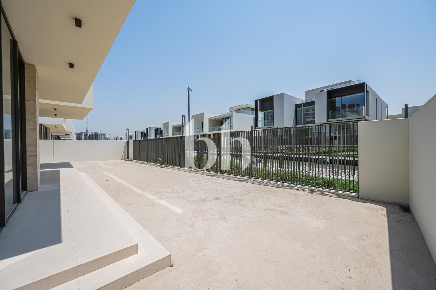 5 Bedrooms Villa in Address Hillcrest