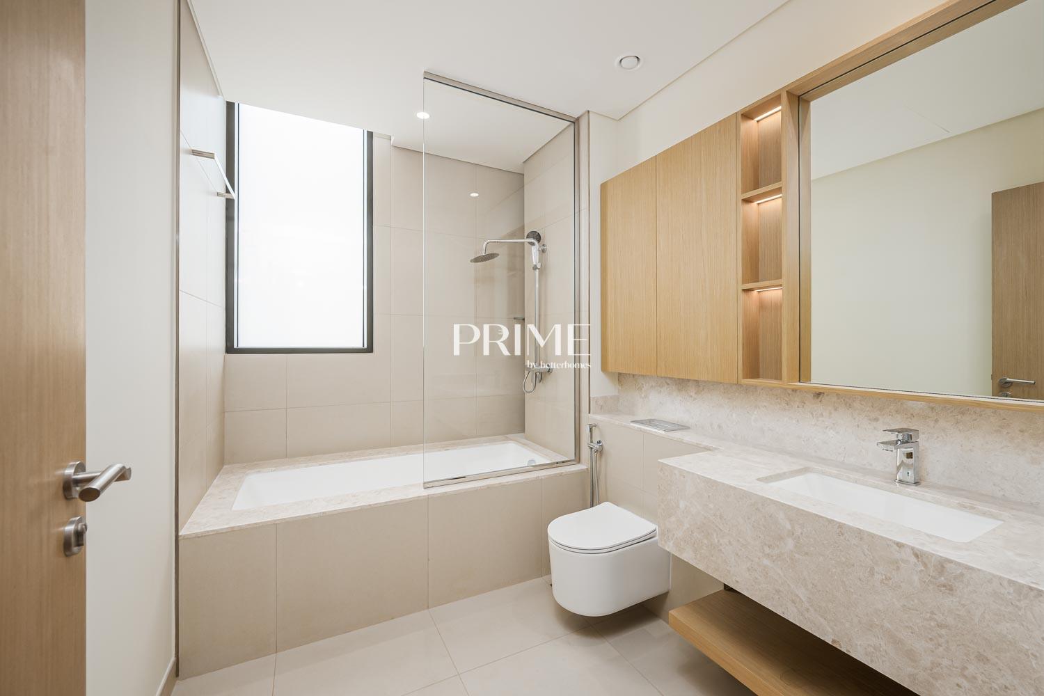 5 Bedrooms Villa in Address Hillcrest