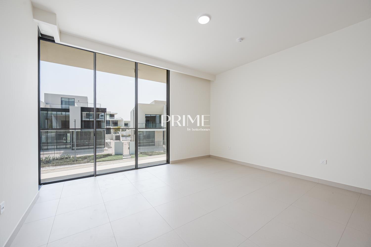 5 Bedrooms Villa in Address Hillcrest