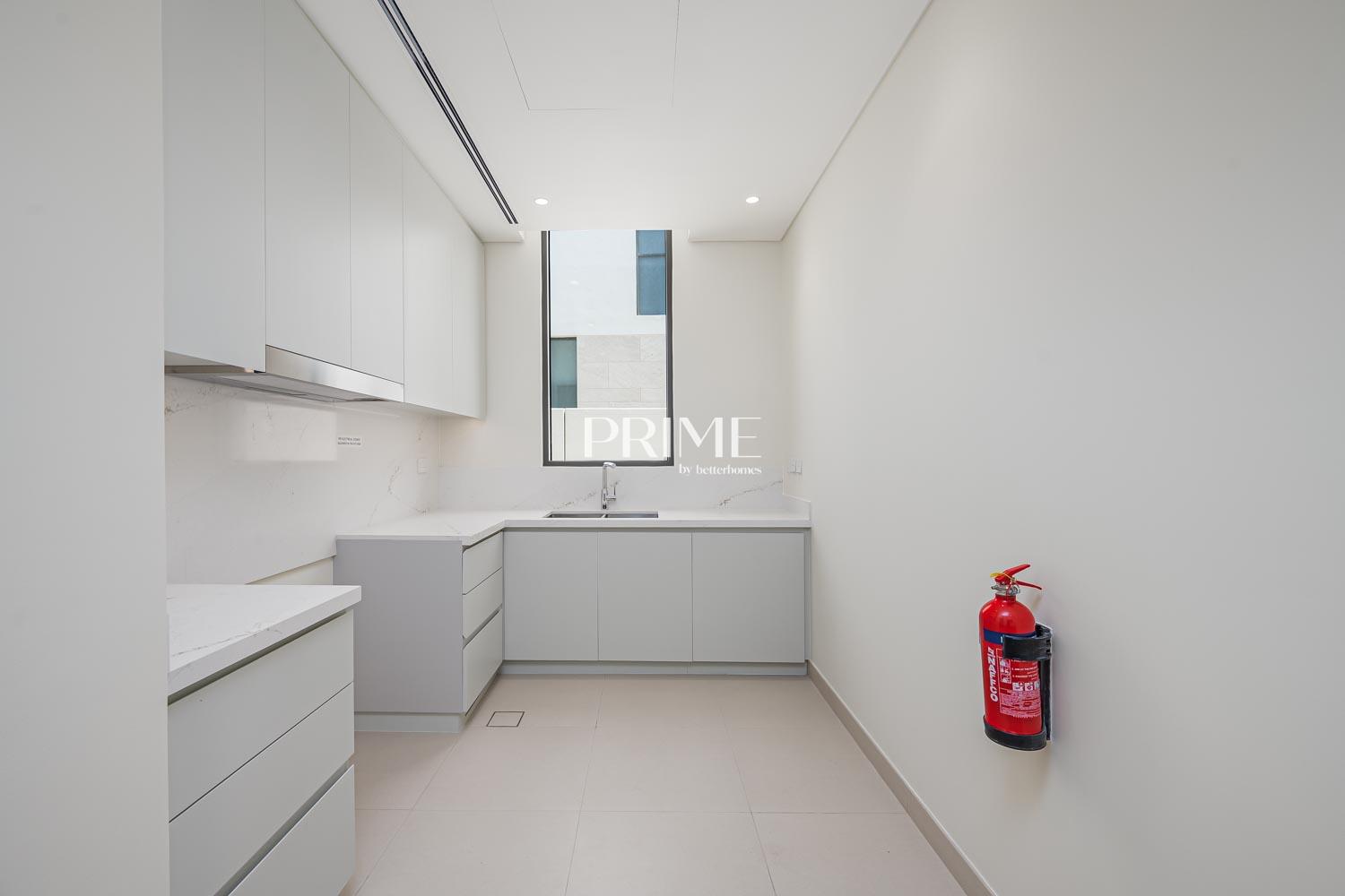 5 Bedrooms Villa in Address Hillcrest