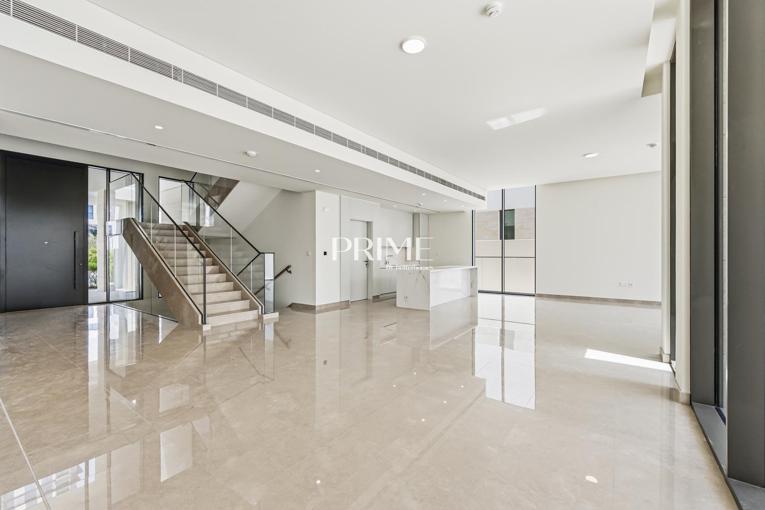5 Bedrooms Villa in Address Hillcrest