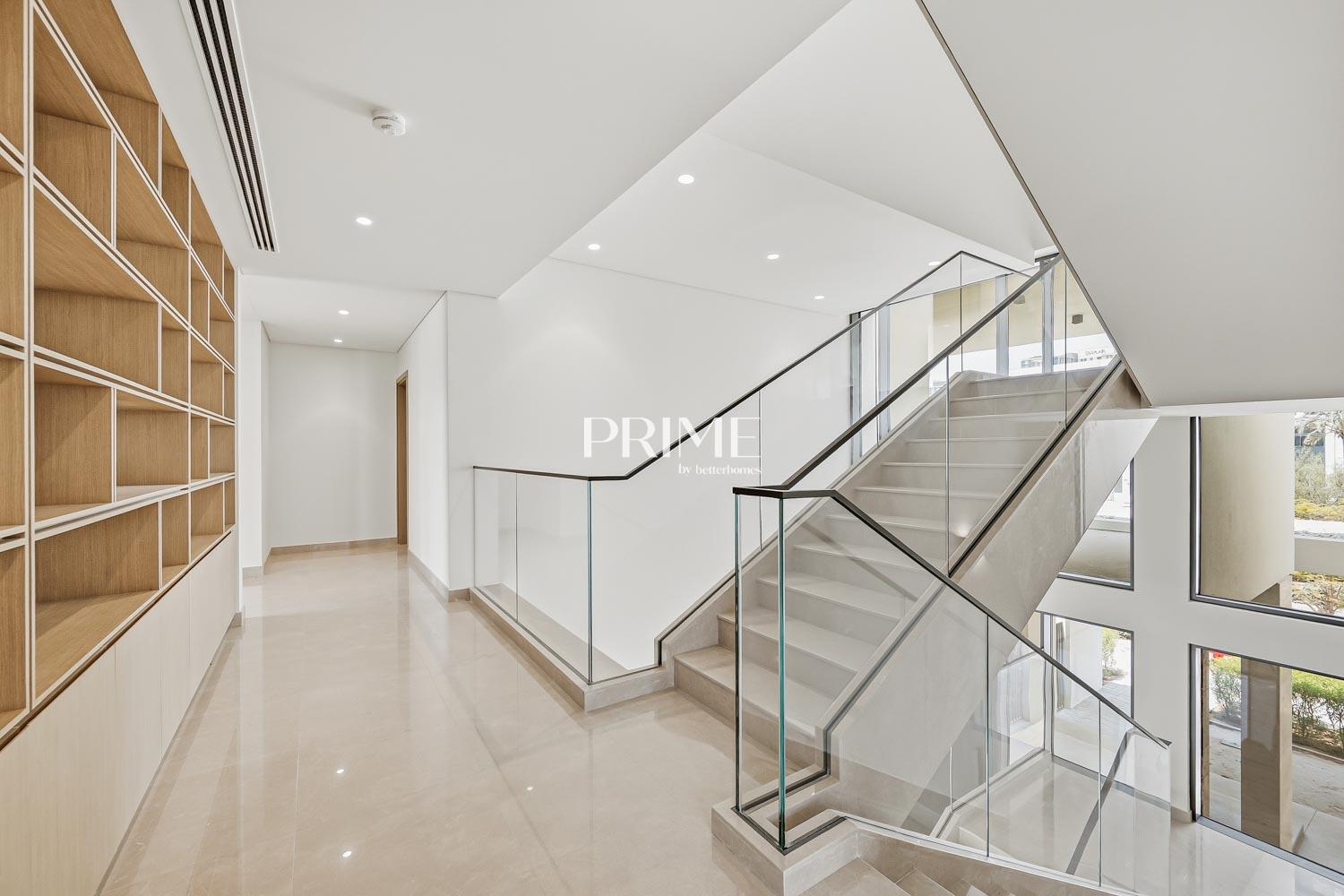 5 Bedrooms Villa in Address Hillcrest