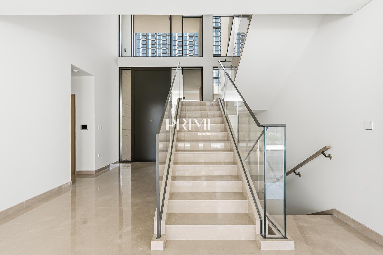 5 Bedrooms Villa in Address Hillcrest
