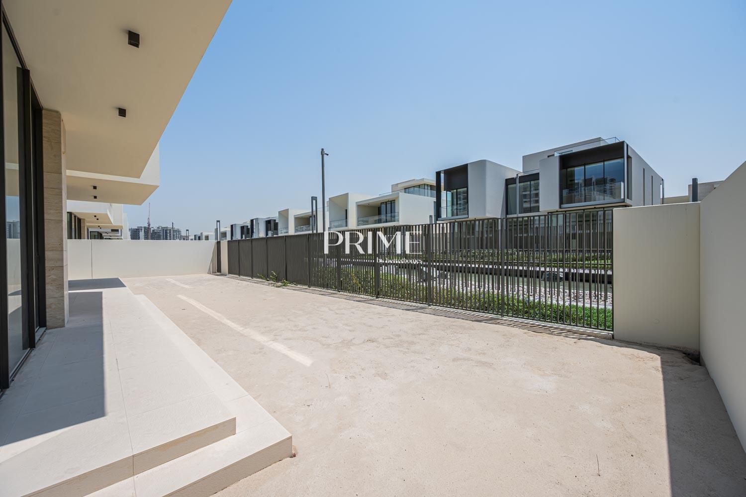 5 Bedrooms Villa in Address Hillcrest