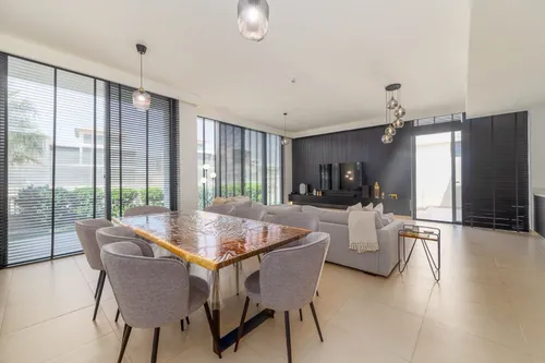 4 Bedrooms Villa in Golf Grove