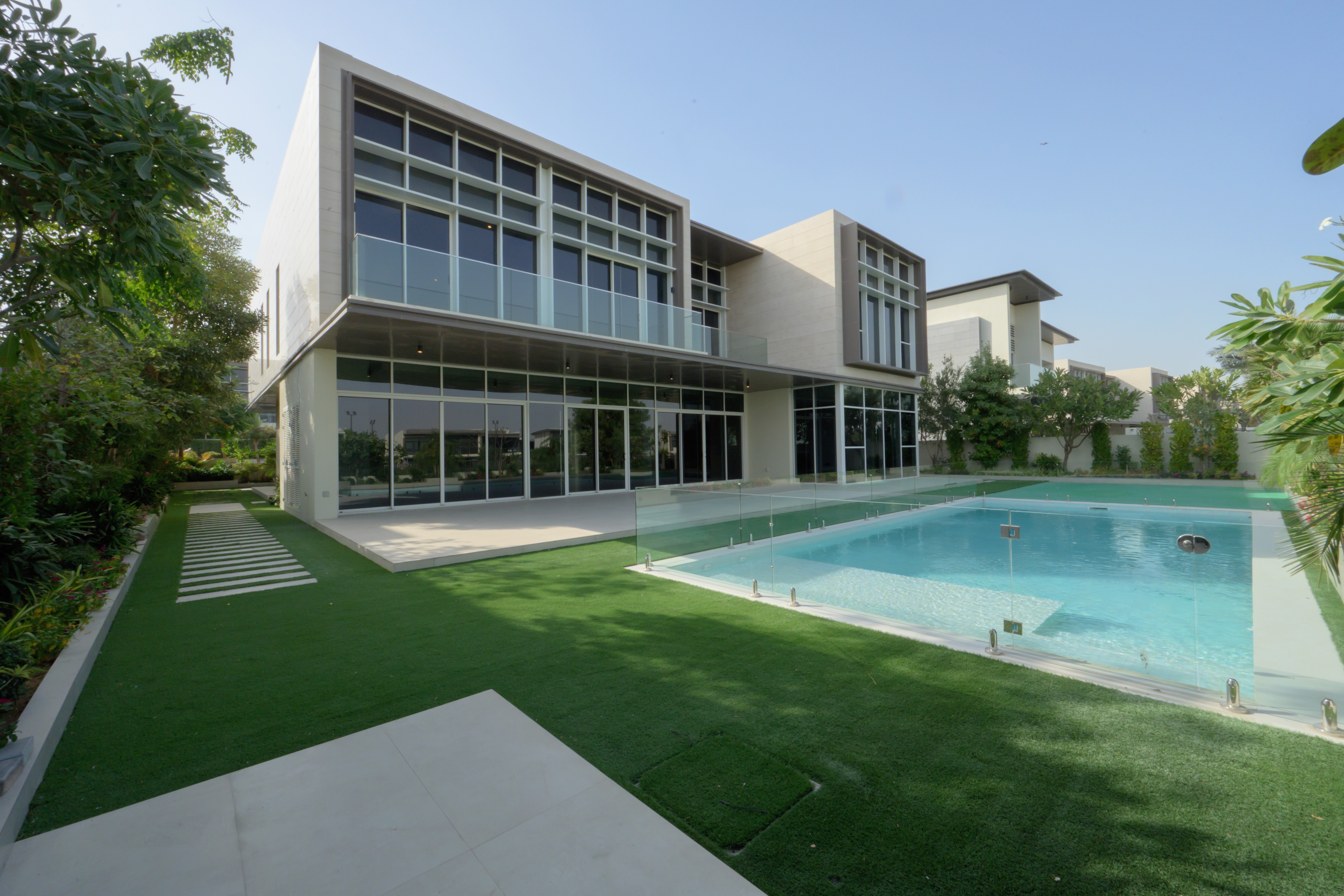 6 Bedrooms Villa in Golf Place 1