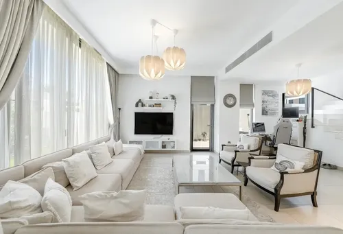 3 Bedrooms Townhouse in Golf Grove