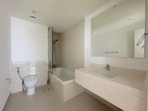 4 Bedrooms Townhouse in Maple 3