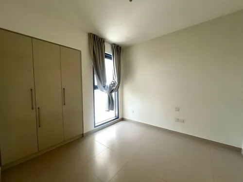 4 Bedrooms Townhouse in Maple 3