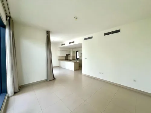 4 Bedrooms Townhouse in Maple 3