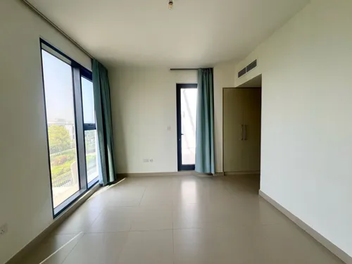 4 Bedrooms Townhouse in Maple 3