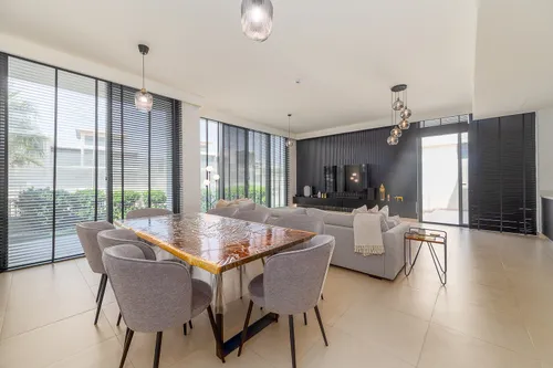 4 Bedrooms Villa in Golf Grove