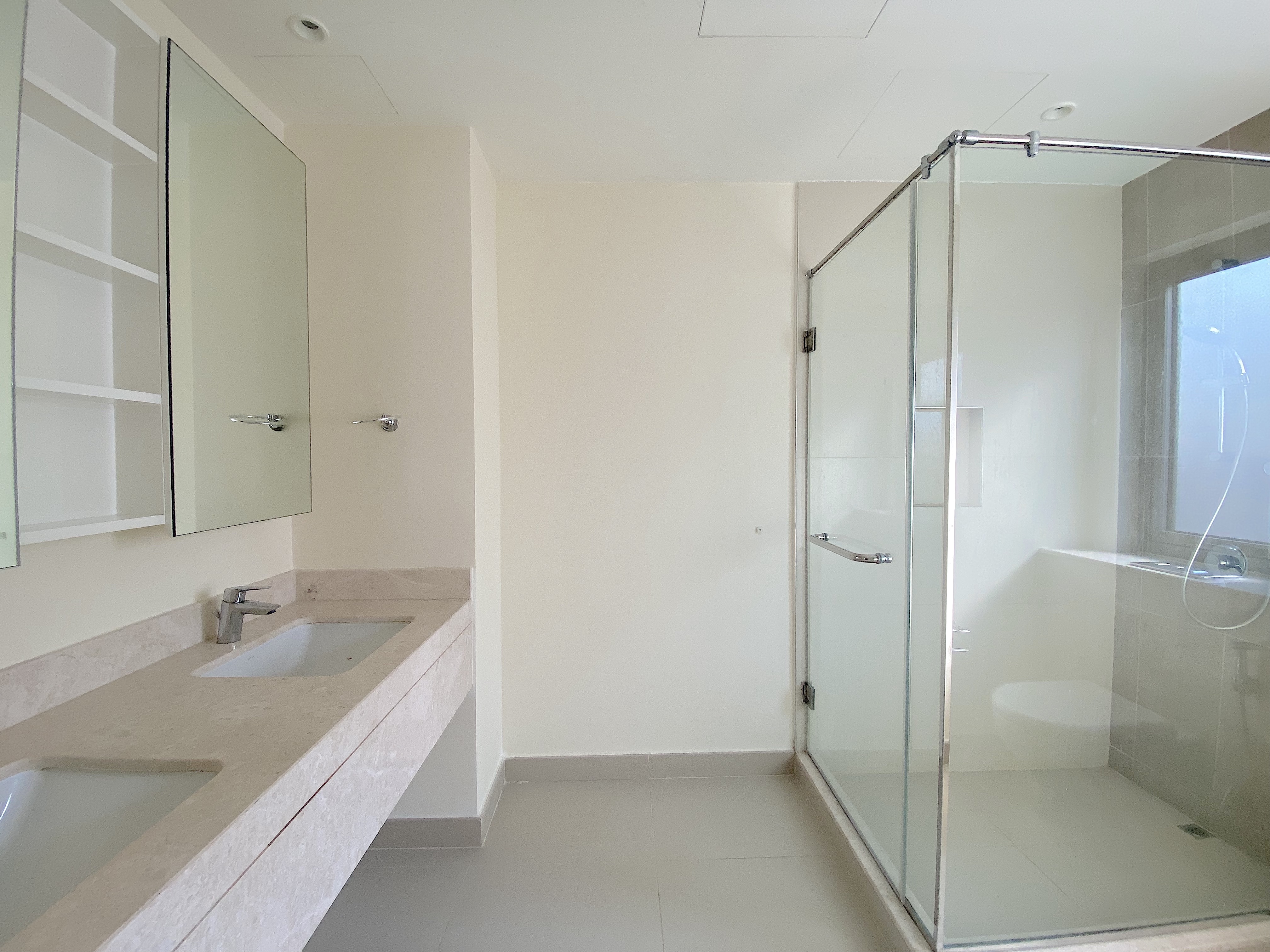 4 Bedrooms Townhouse in Maple 3