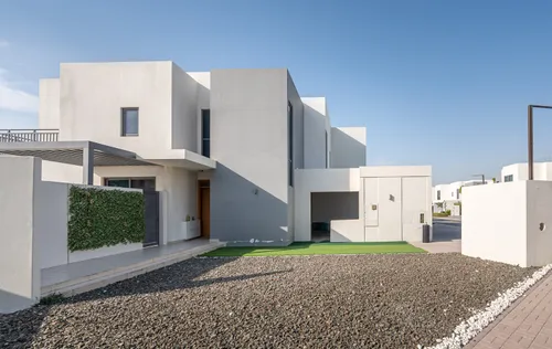 4 Bedrooms Townhouse in Maple 3