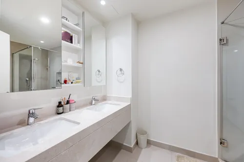 4 Bedrooms Townhouse in Maple 3