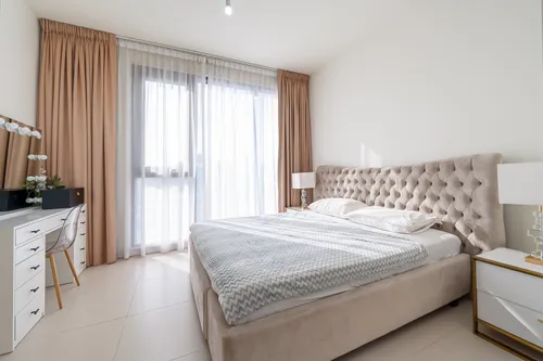 4 Bedrooms Townhouse in Maple 3