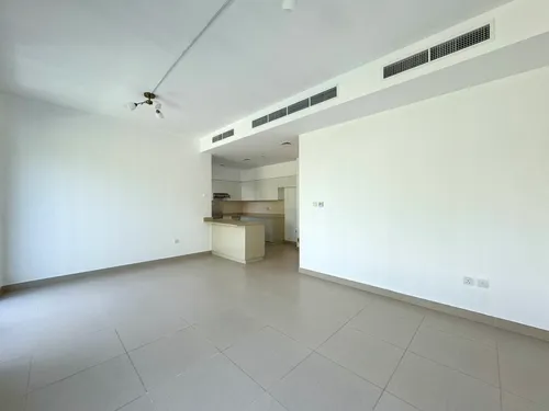 4 Bedrooms Townhouse in Maple 3