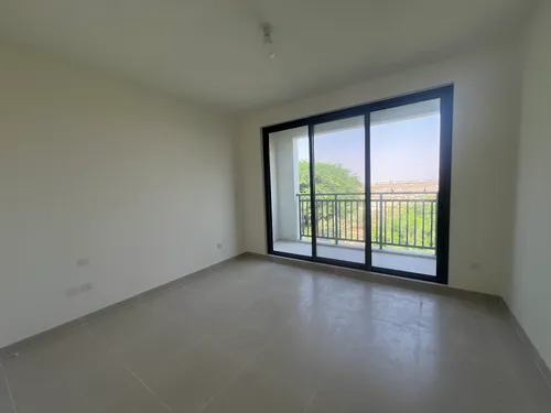 4 Bedrooms Townhouse in Maple 3