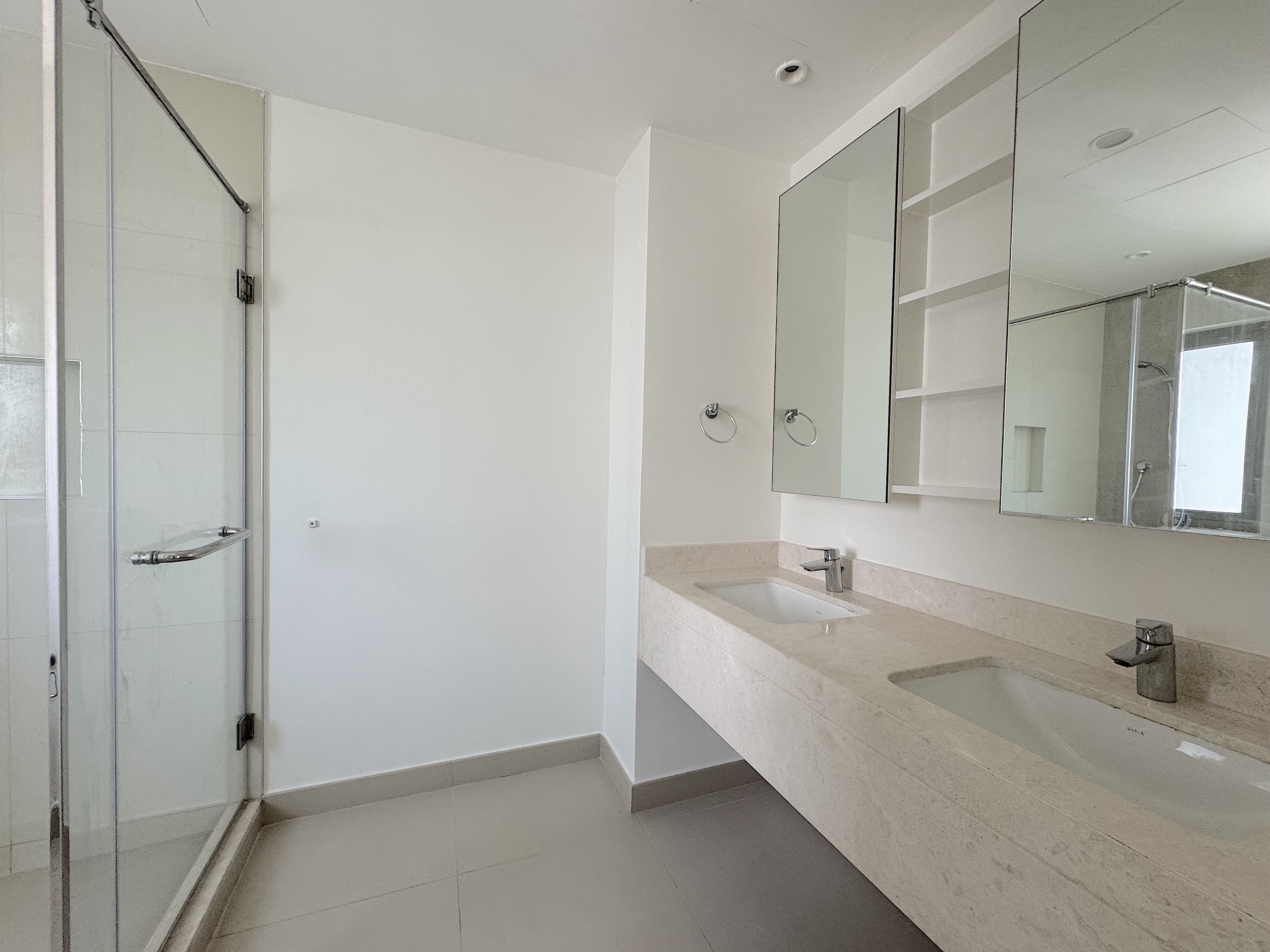 4 Bedrooms Townhouse in Maple 3