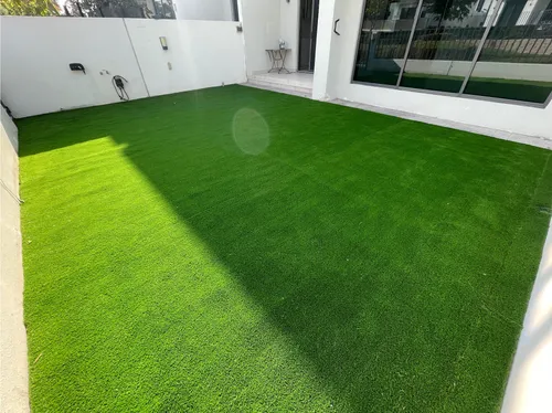 4 Bedrooms Townhouse in Maple 3